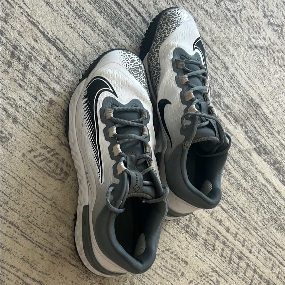 Women’s Nike Alpha Huarache Elite 4 Turf Shoes